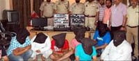 Big gambling racket busted, police arrested 8 accused!